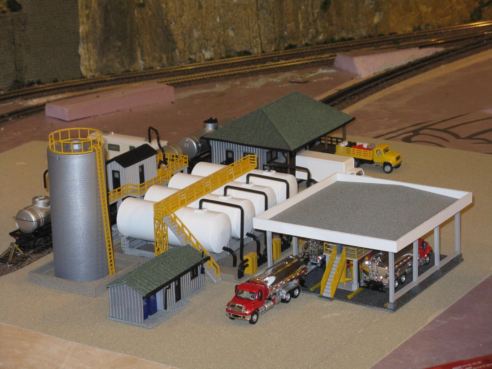 3D Printed Model Railroad Fuel Distribution Facility. O Scale