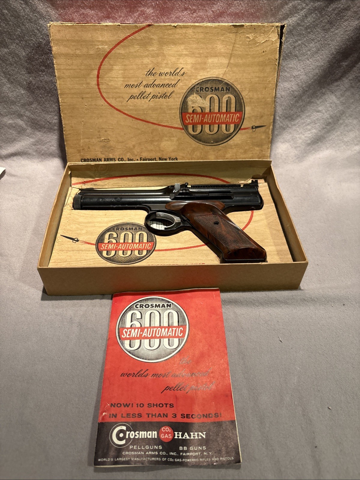 Crosman 600 Semi-Automatic CO2 Pellet Pistol  Original Box & Paperwork TESTED