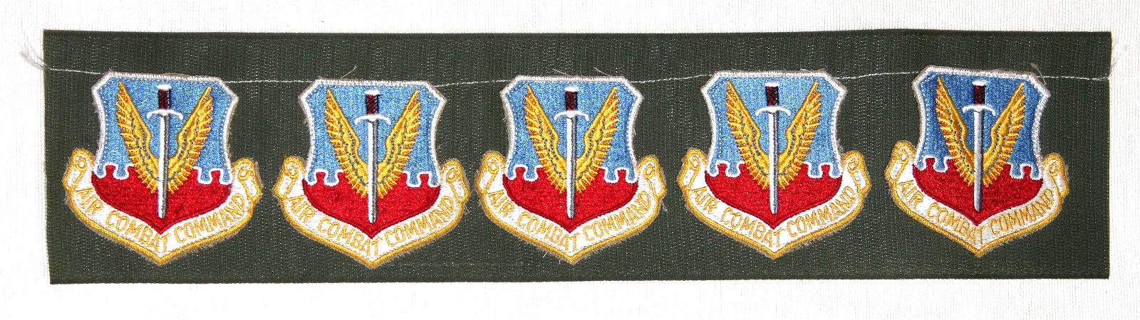 ORIG UNCUT STRIP OF 5 USAF AIR COMBAT COMMAND PATCHES ON HOOK & LATCH MOUNTING