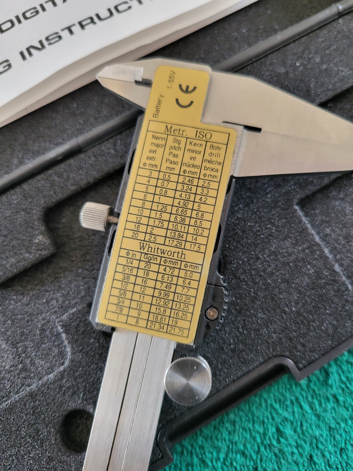 ELECTRONIC DIGITAL CALIPER IN ORIGINAL CASE WITH INSTRUCTION SHEET