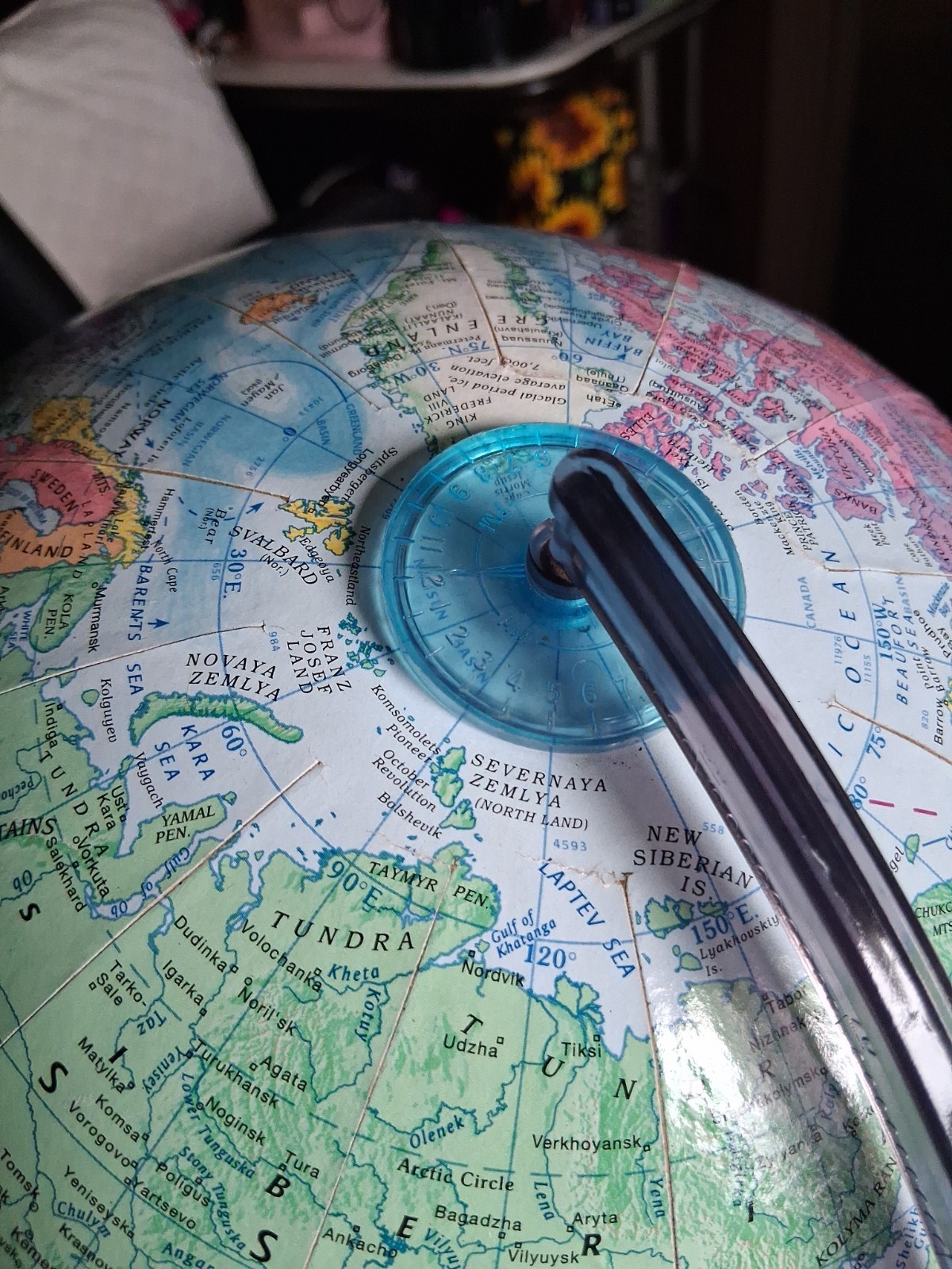 GlobeMaster 12" Tabletop Rotating Multicolor World Globe *see aging As Is*