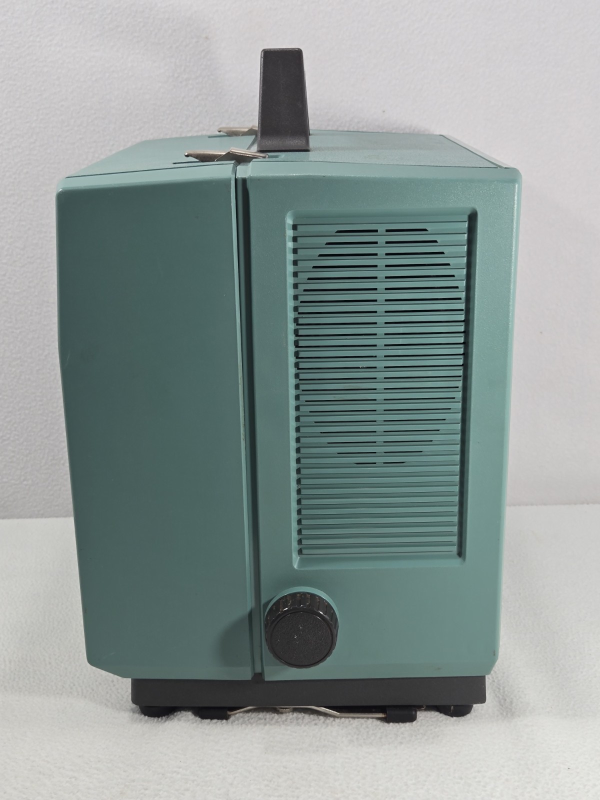 Bell & Howell 1585 C Filmosound 16mm Sound Auto Load Desktop Projector Green