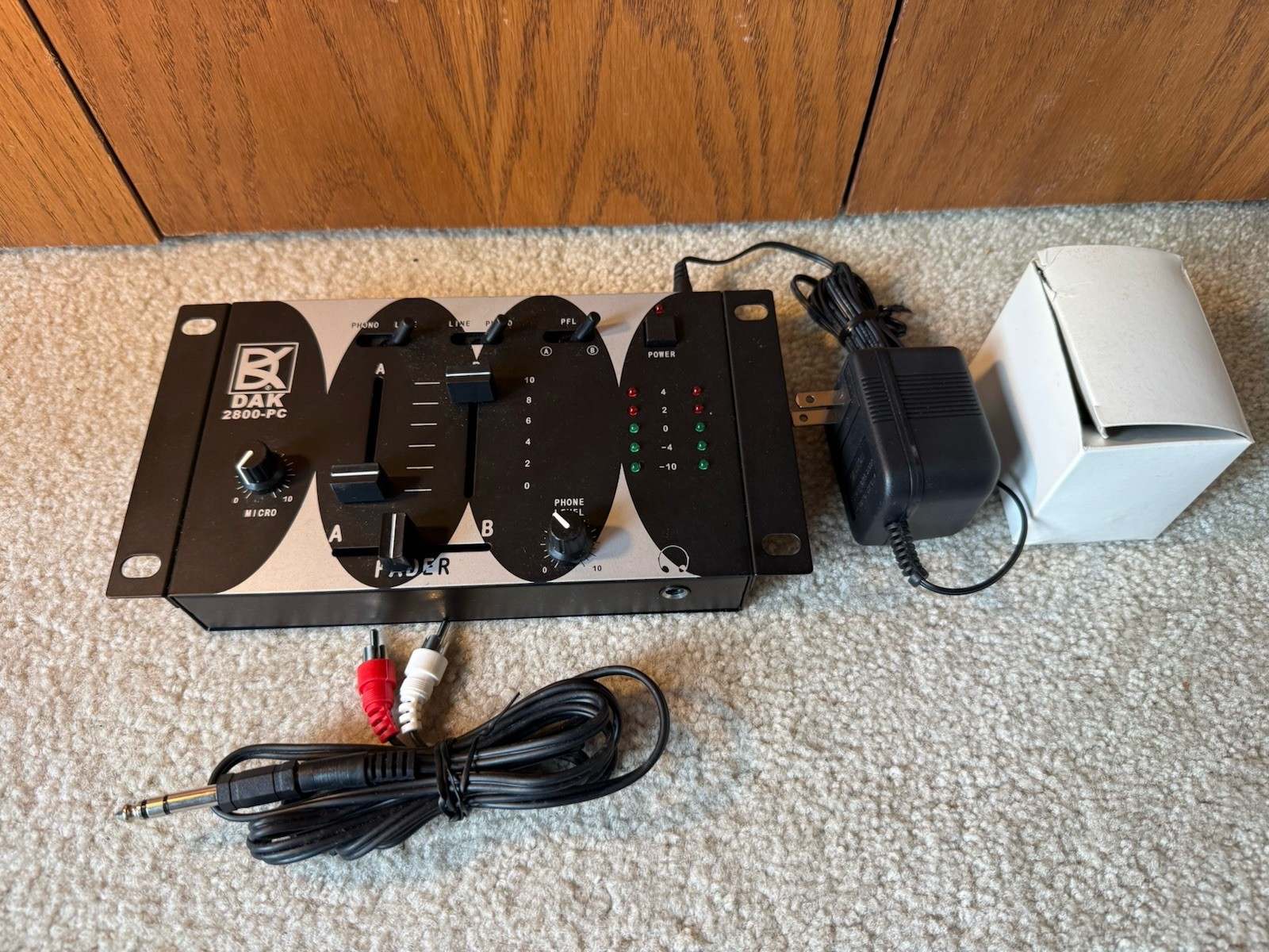 DAK 2800-pc Phono Preamp Interface Mixer w/power