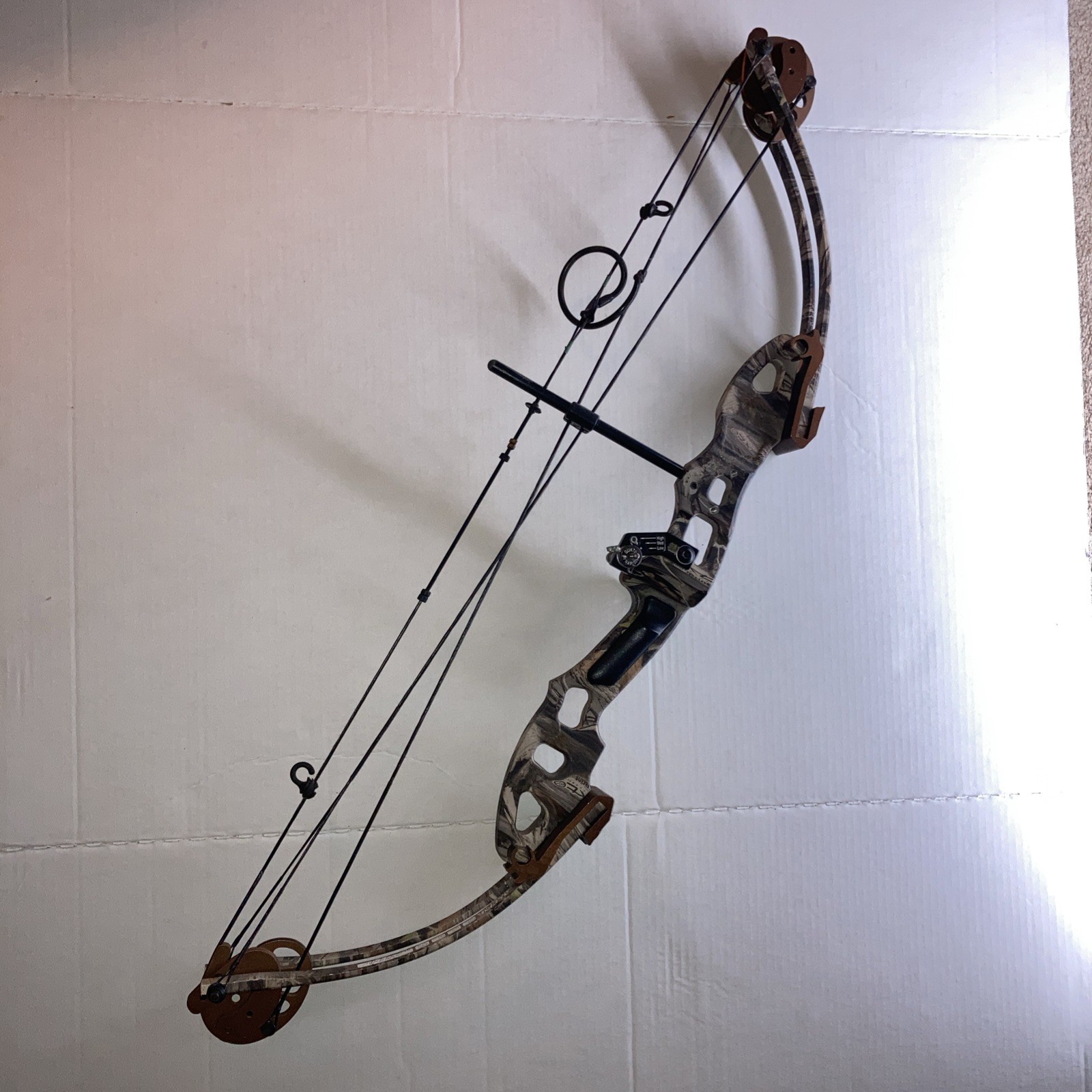 Alpine Archery Right Handed Compound Bow 21-28” Draw 24494BW