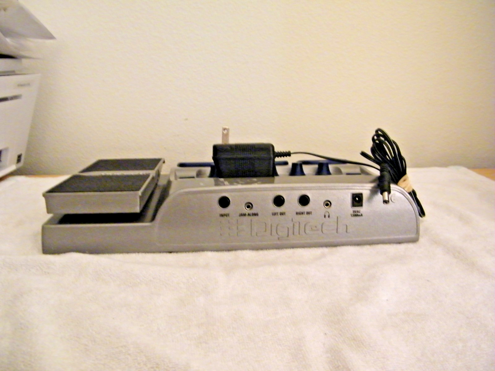 ****GENUINE DIGITECH DIGITAL MODELING MULTI EFFECTS GUITAR PTOCESSOR (RP300)****