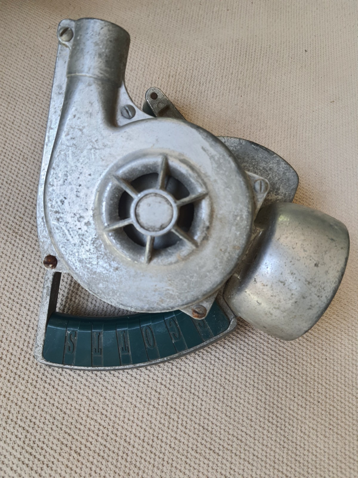 Vintage SCOTTS ZEPHYR Crank Duster Seeder