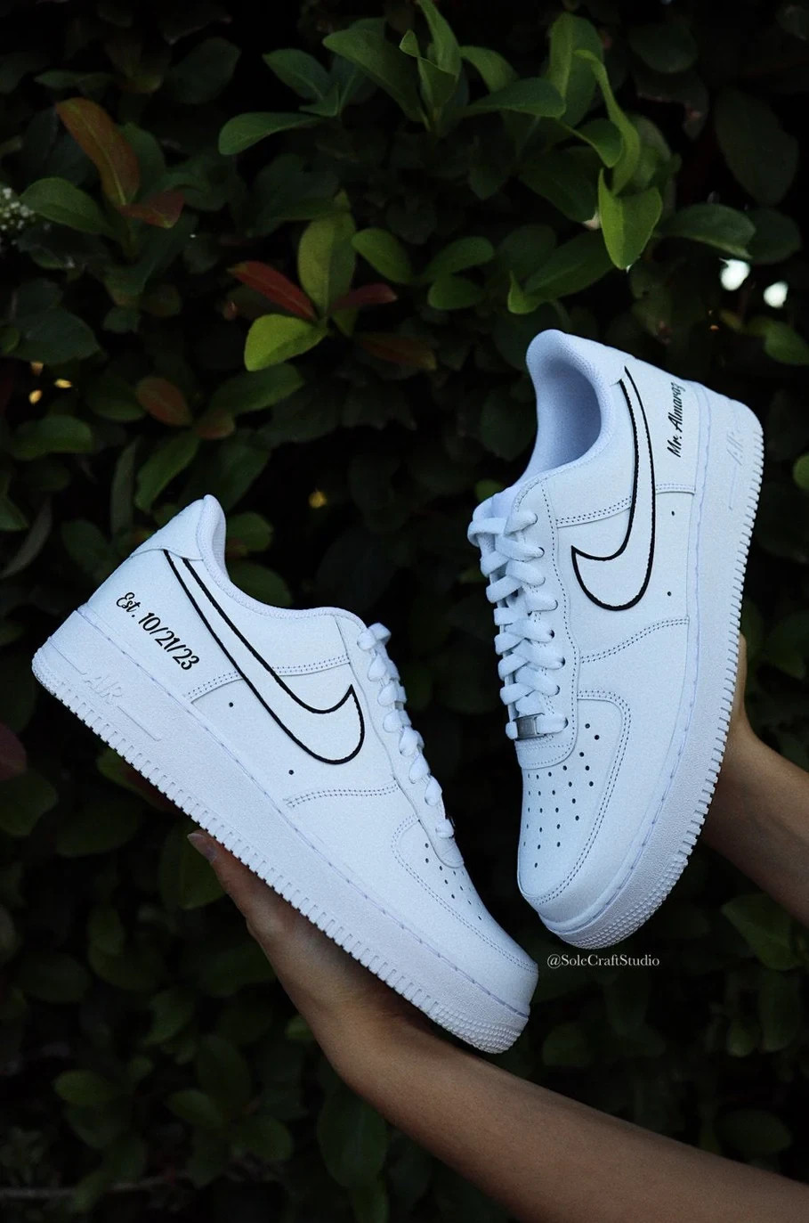 Size 8.5 - Nike Air Force 1 '07 White Black Outline
