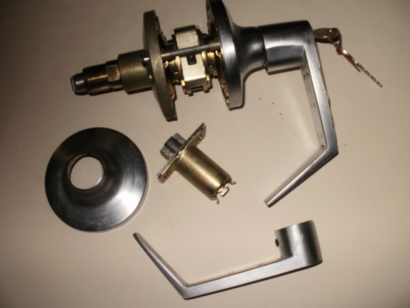 YALE COMMERCIAL LEVER DOOR LOCK HEAVY DUTY-SATIN CROME-ENTRANCE KEY LOCK
