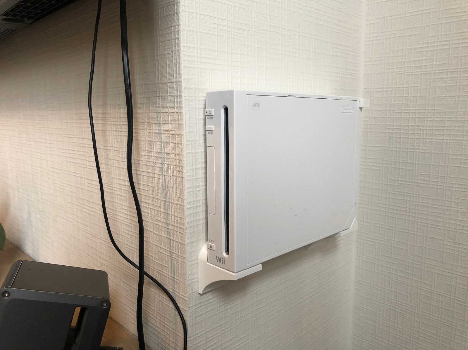Nintendo Wii Console Wall Mount Holder Bracket Stand Dock Secure Space Saving