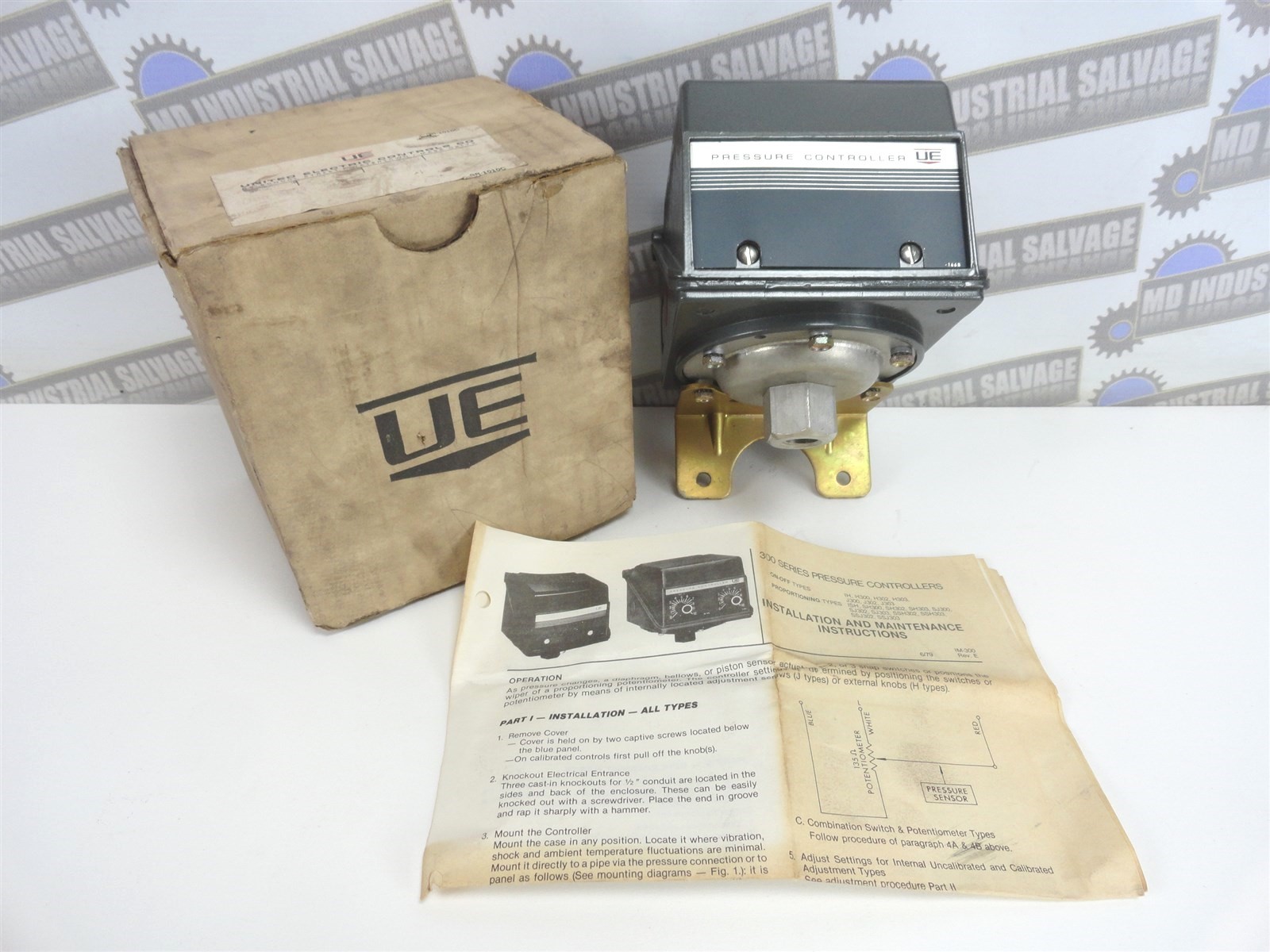 UE United Electric J300 PRESSURE CONTROLLER 0-100 PSI 8027 9671 555 (NEW in BOX)