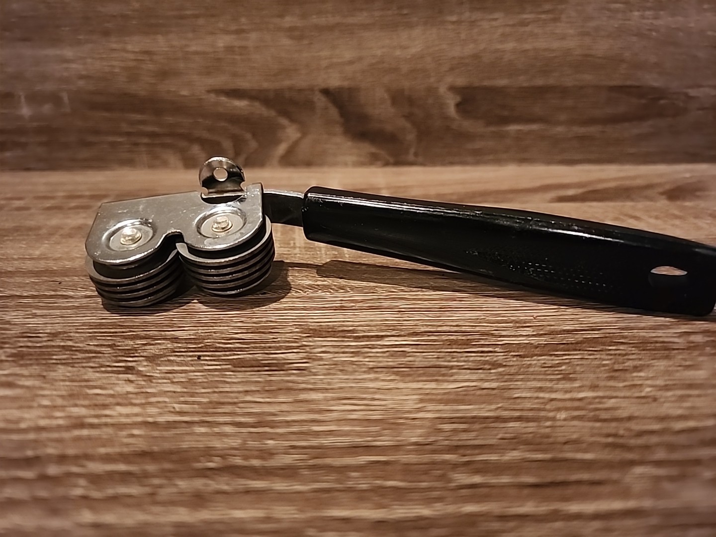 Vintage ECKO Black Handled Manual Pull Through Knife Sharpener Kitchen Tool
