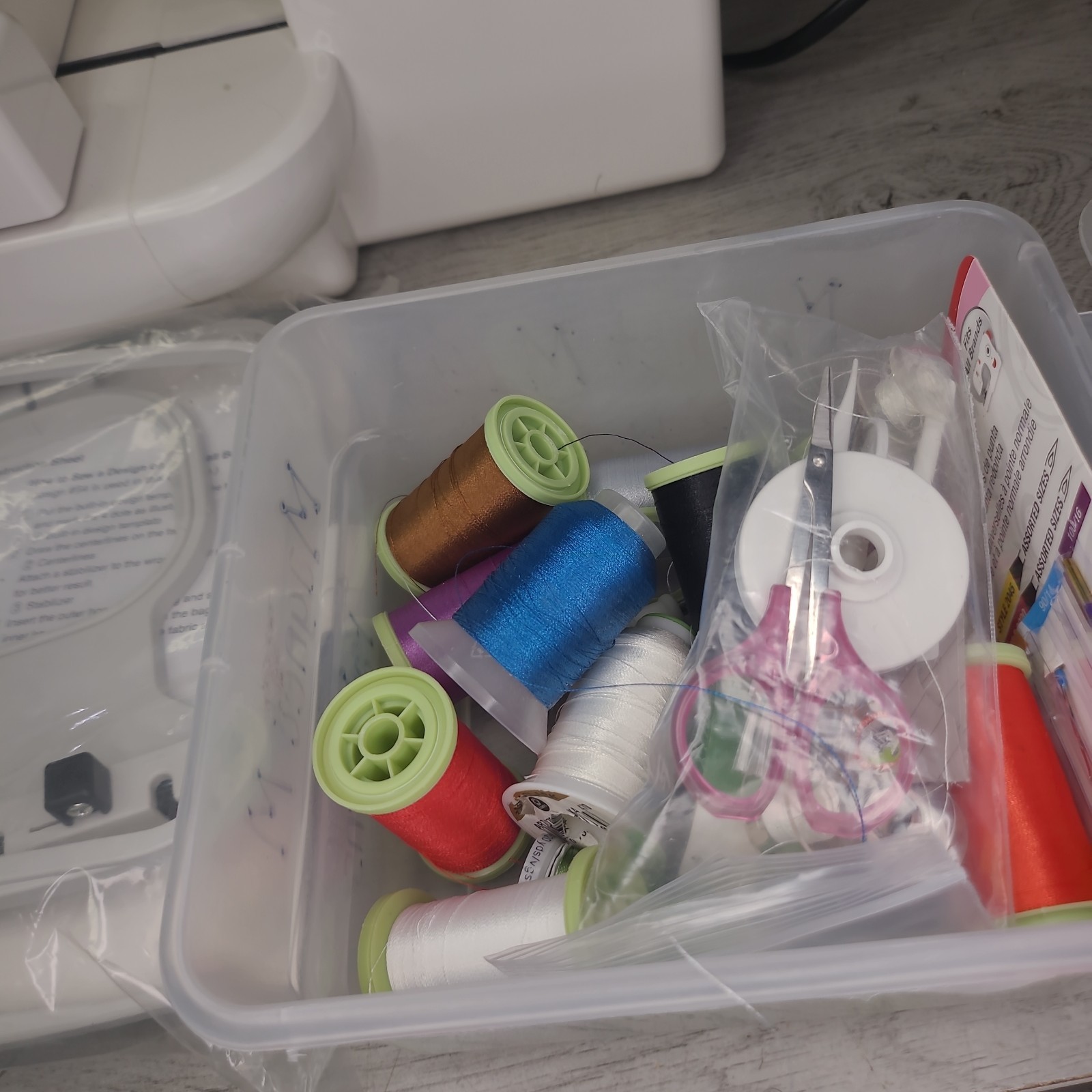 Singer Studio S10 Computerized Embroidery Machine Complete In Box With Extras!