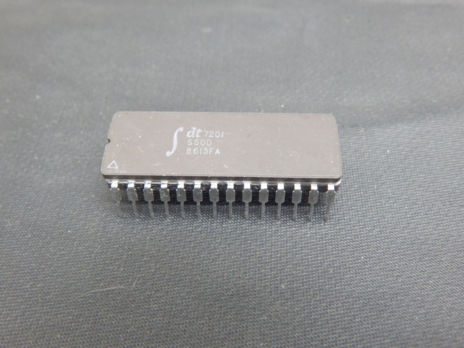 IDT IDT7201S50D FIFO, 512 x 9, Asynchronous 28 Pin CDIP - USA FAST SHIPPING