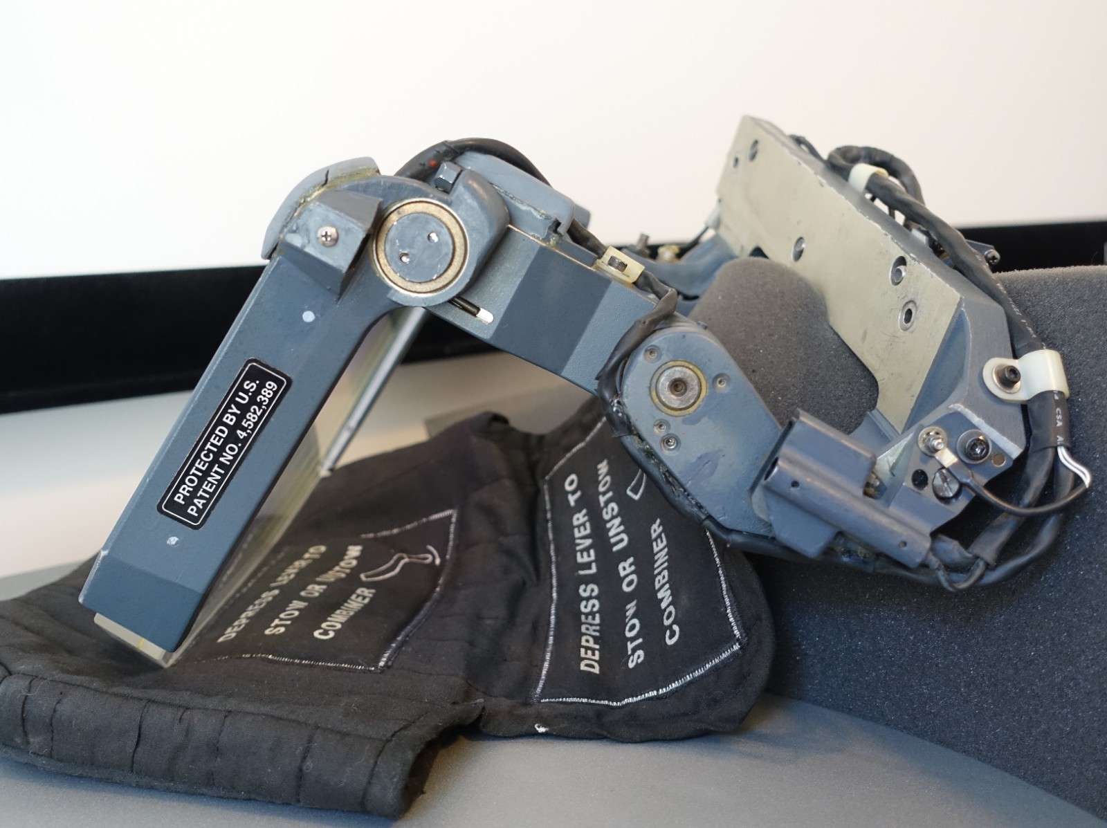 Collins Flight Dynamics HUD Combiner Unit – For Boeing 727