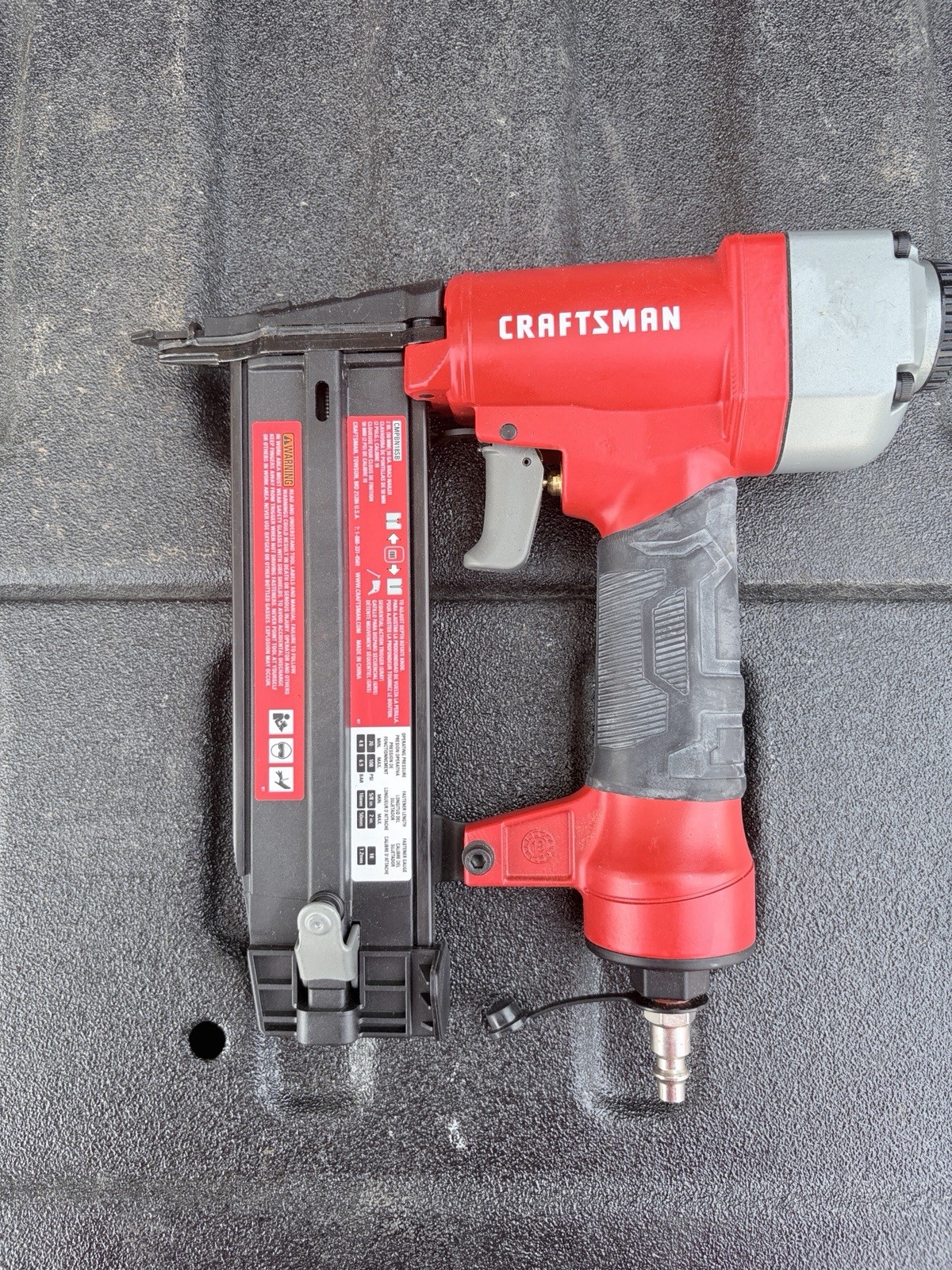 Craftsman CMPBN18SB 18-gauge Pneumatic Brad Nailer Red