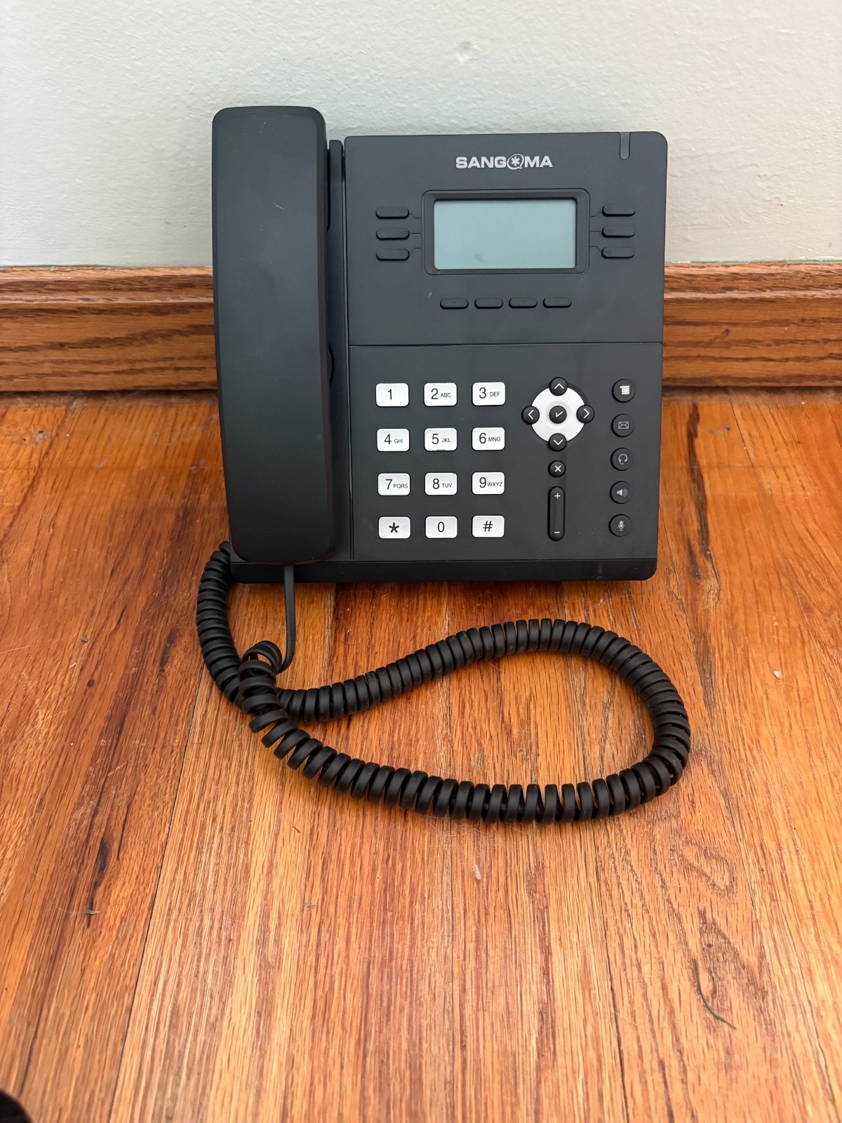 Sangoma S406 VoIP Desk Phone with POE G.722 Wideband w/ base no AC Adapter