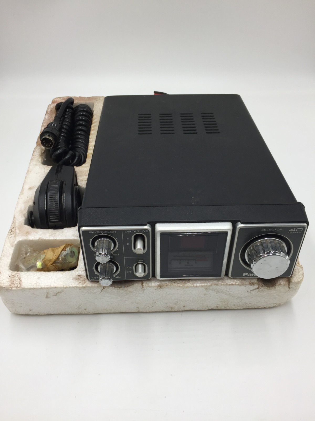 Panasonic CB Radio,Model RJ 3150 W/ Microphone, Bracket & Accessories,40 Channel