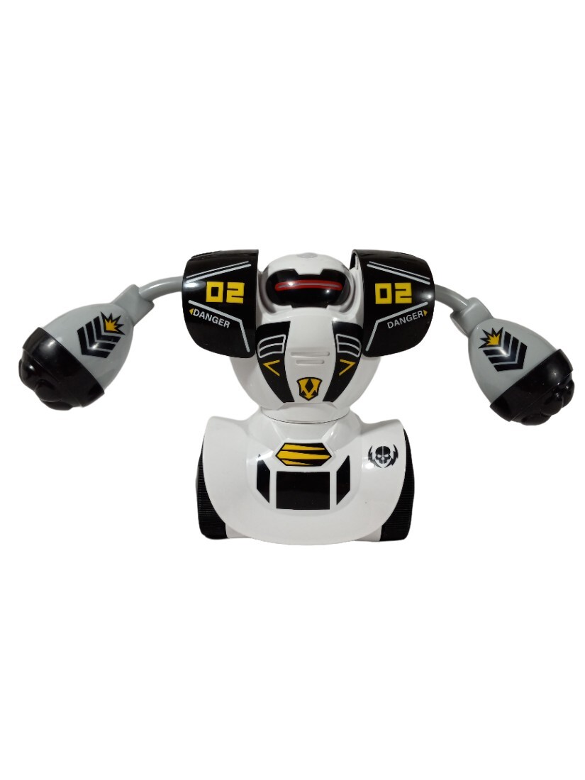 Sharper Image Remote Control Robot Combat 2pk Color: White & Red 6+ NEW