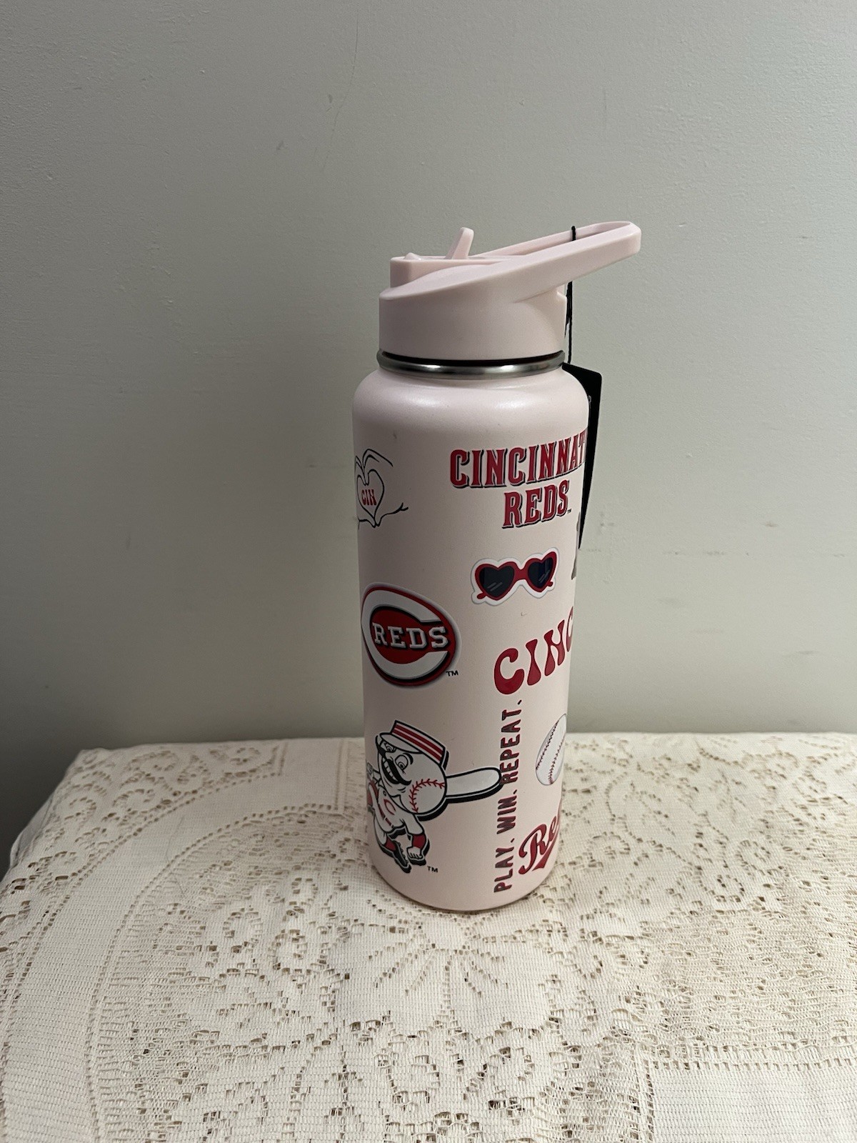 Brand New 34oz Cincinnati Reds Quencher.