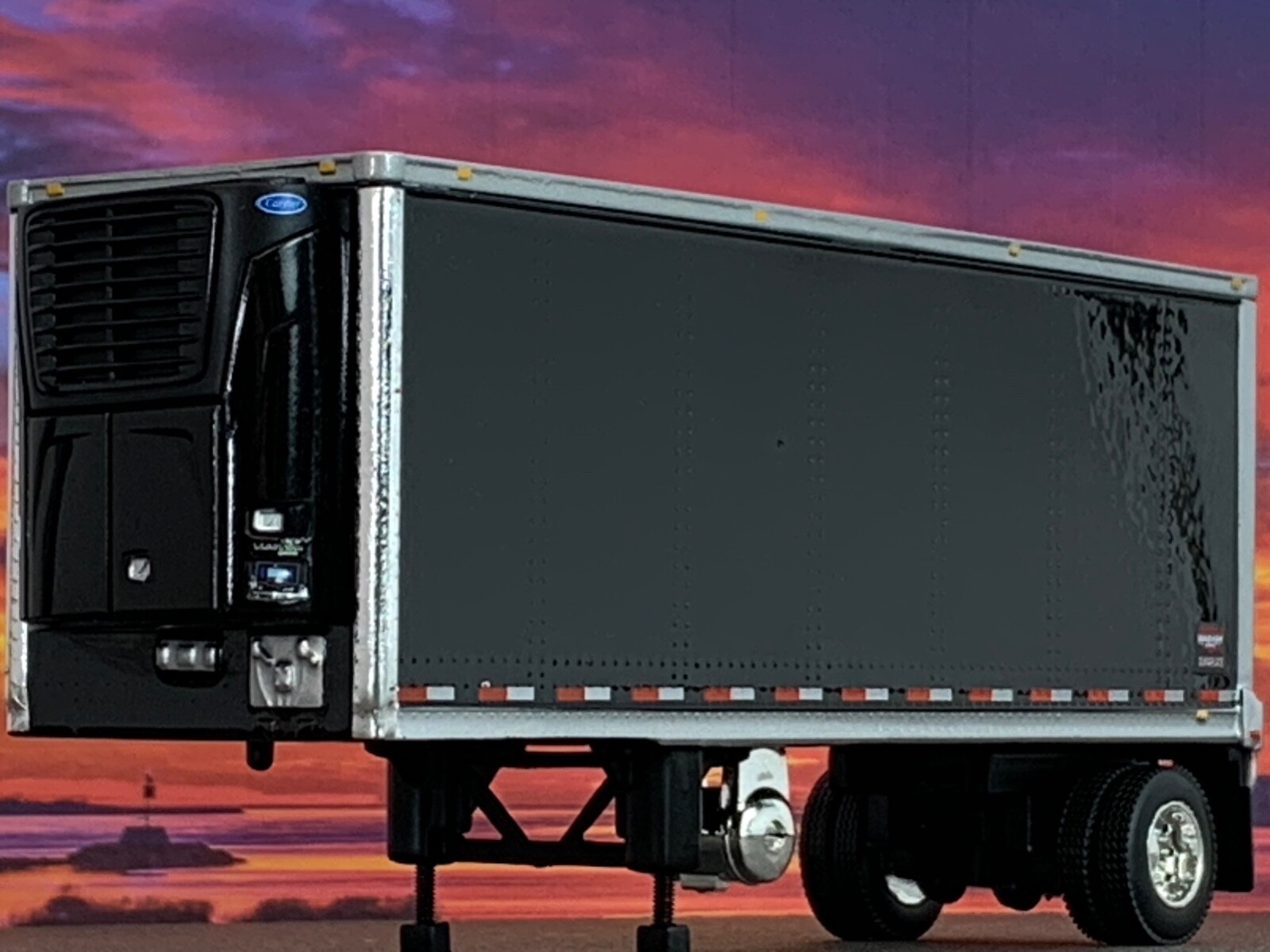 1/64 DCP BLACK 28' WABASH CARRIER REEFER VAN PUP TRAILER