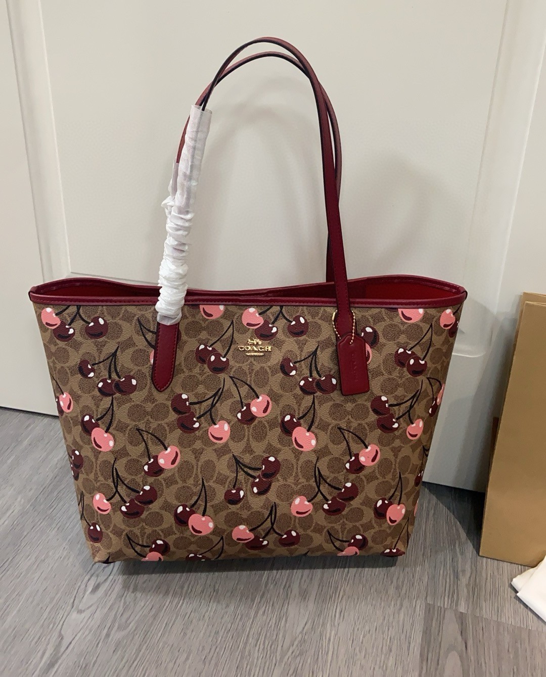 NWT COACH CBJ89 City Tote Bag Signature Coated Cherry Print RED outlet