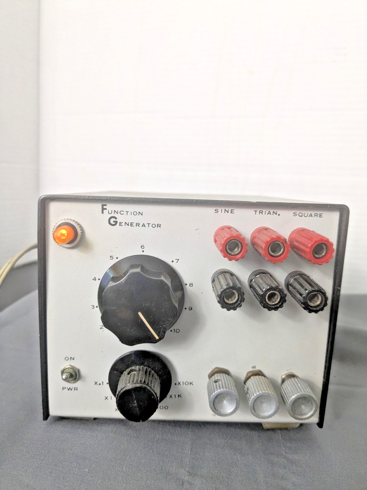 Vintage Laboratory Function Generator Heathkit (?) Model Testing Sine Meter