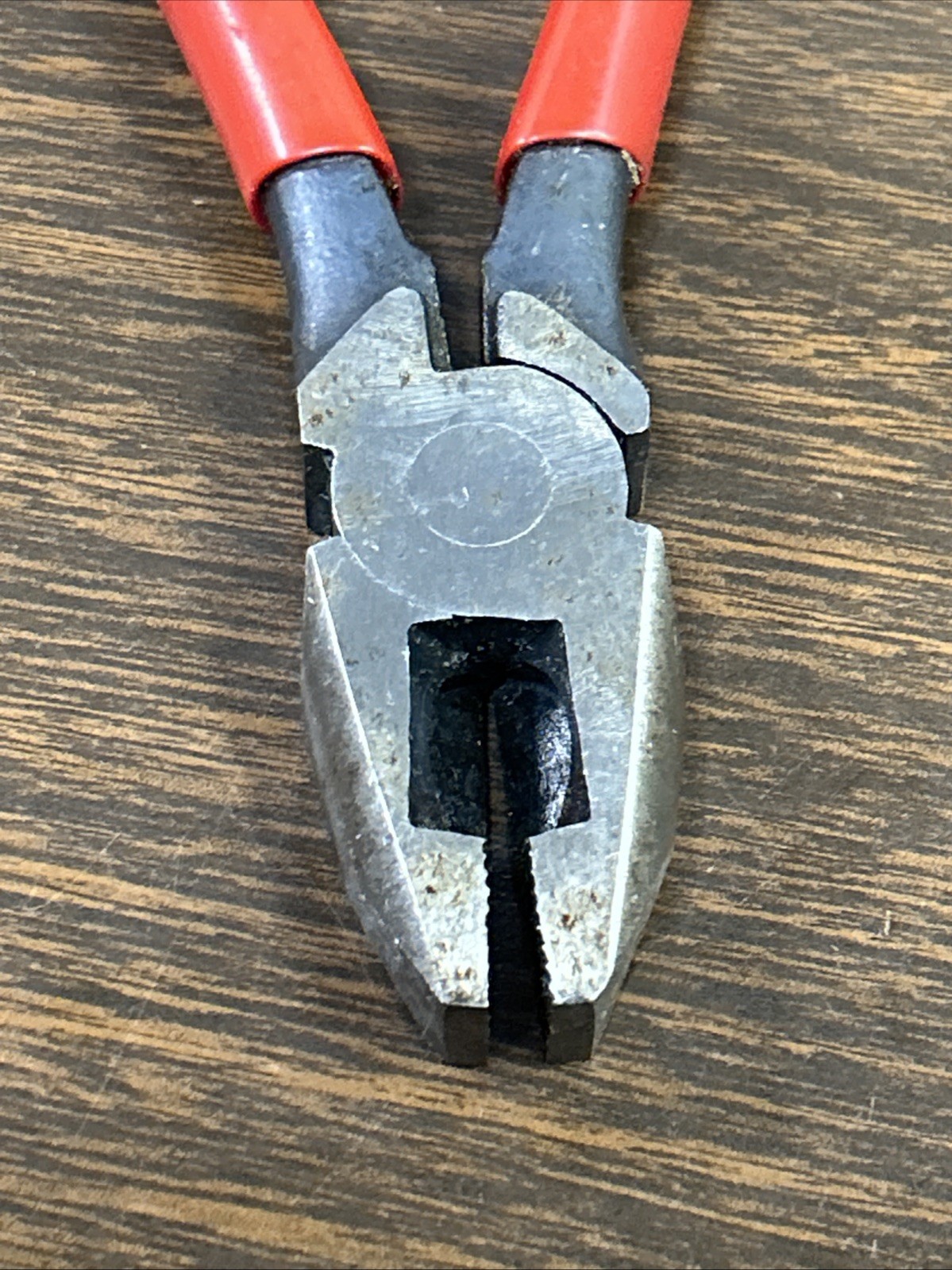 Mac Tools 7” Lineman’s Rounded Nose With Cutter Pliers M507C
