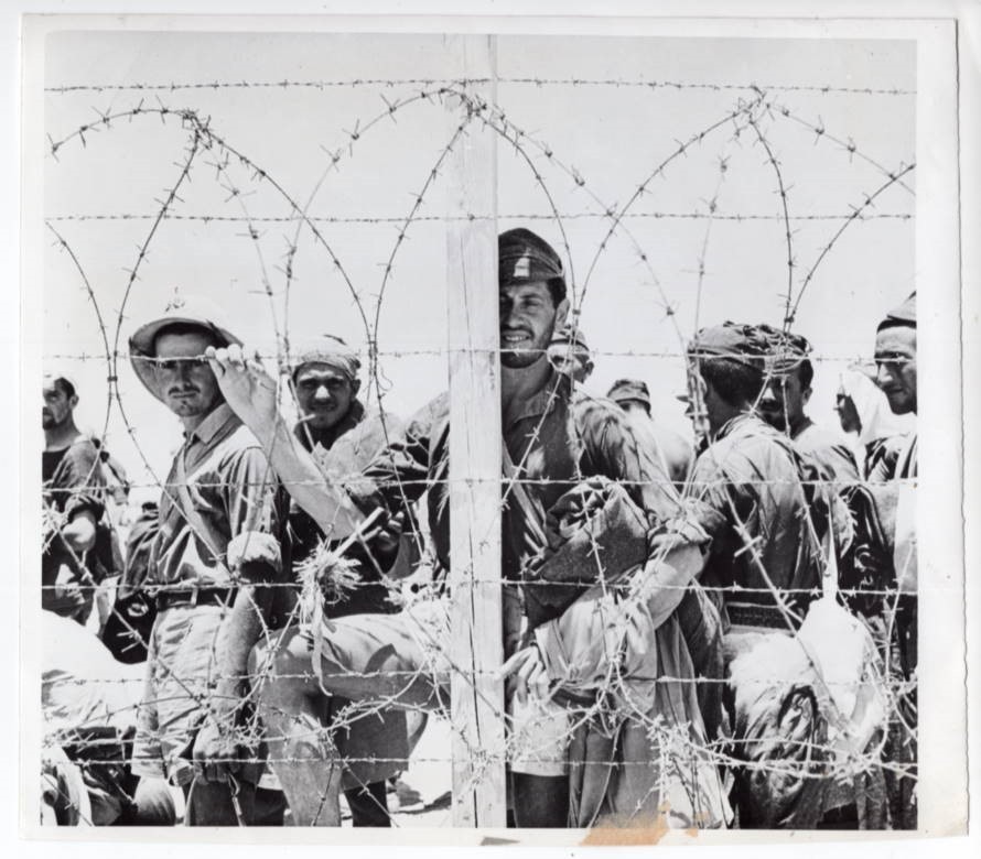 1942 Italian POWs Captured Western Desert by New Zealanders Indians Press Photo