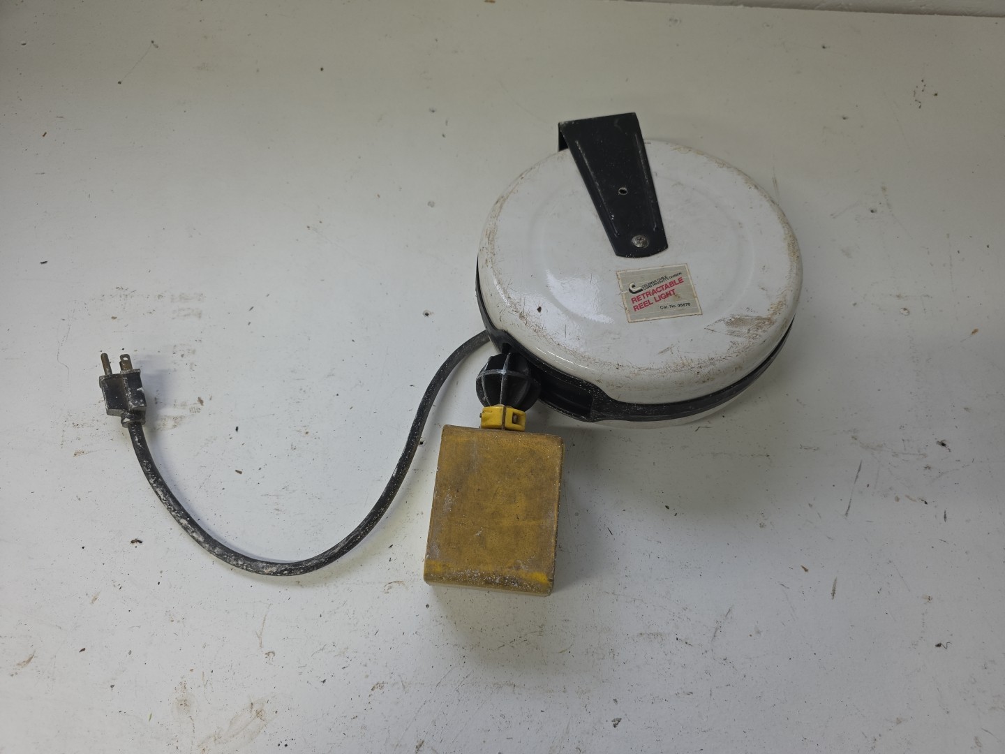 Vintage Coleman Cable Retractable Reel Light Outlet