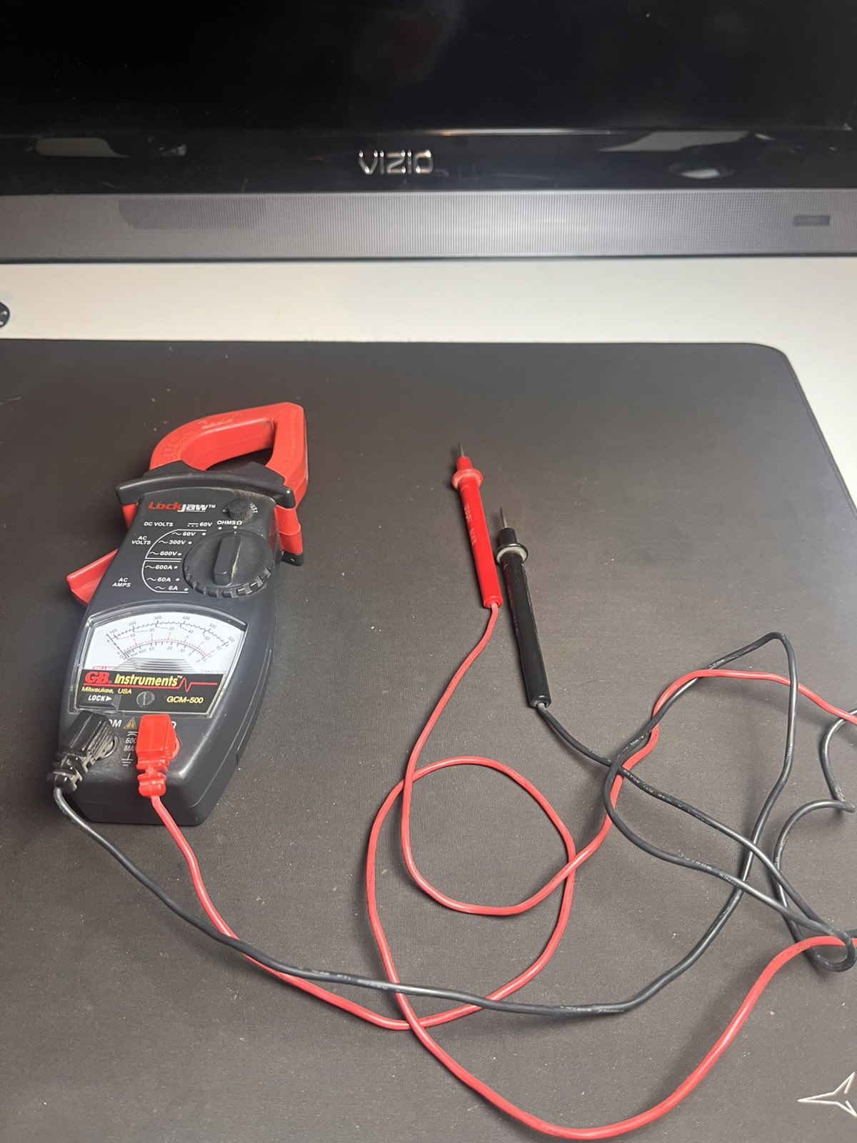 600 Amp 4 Functions 8 Ranges AC ClAmp Meter w/Lockjaw Tested