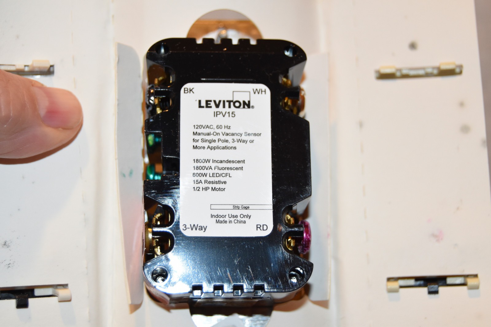 LEVITON Decora Vacancy Motion Sensor In-Wall Switch WHITE, Manual-On, 15A (B10