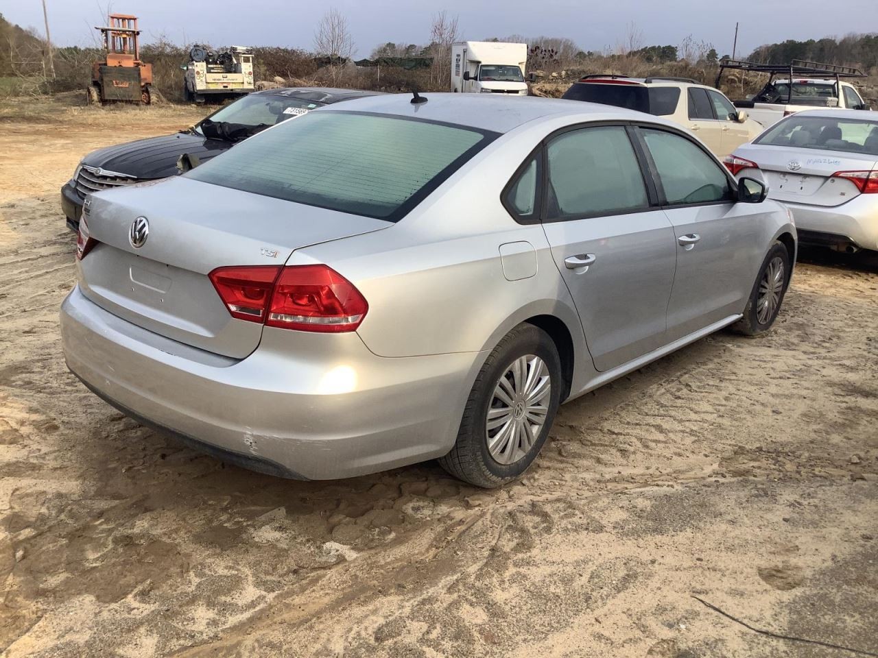 PASSAT 2014 Glove Box 4983673