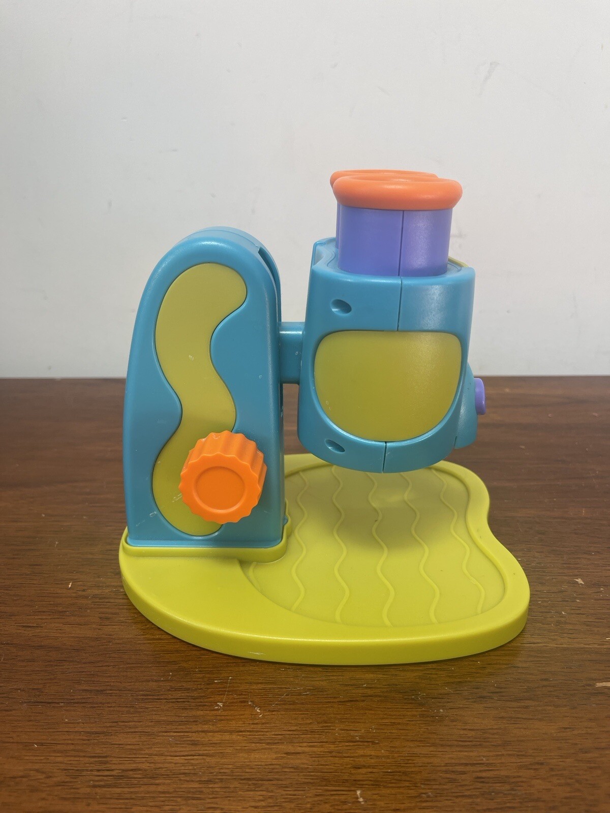 GeoSafari Jr Toddlers Educational Light-Up Adjustable Plastic Toy Microscope