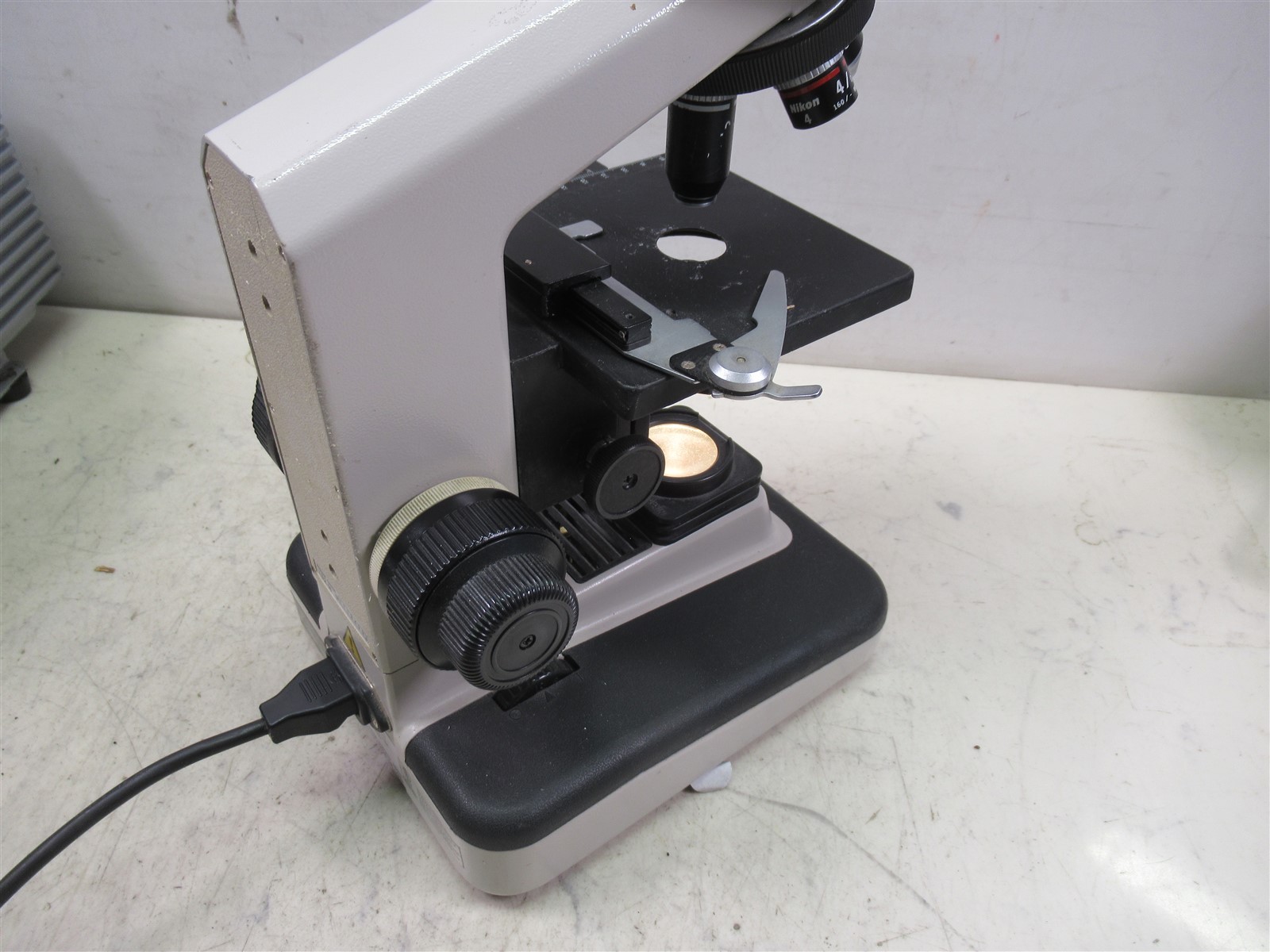 Nikon YS2-H Binocular Microscope with 4 Objectives & 2 Eyepieces & Light Source