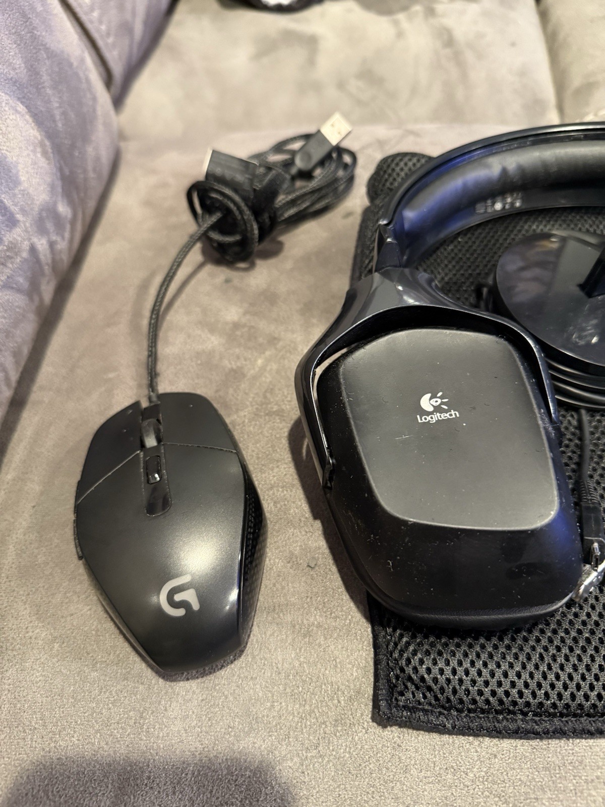 Logitech G930 wireless headset with dongle Logitech-G303 Wired Game Mouse Bundle