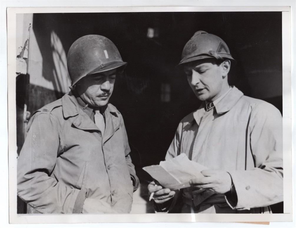 1944 Anzio Italy Lt. D'Amico of NYC with Prince Borghese 6x8 Original News Photo
