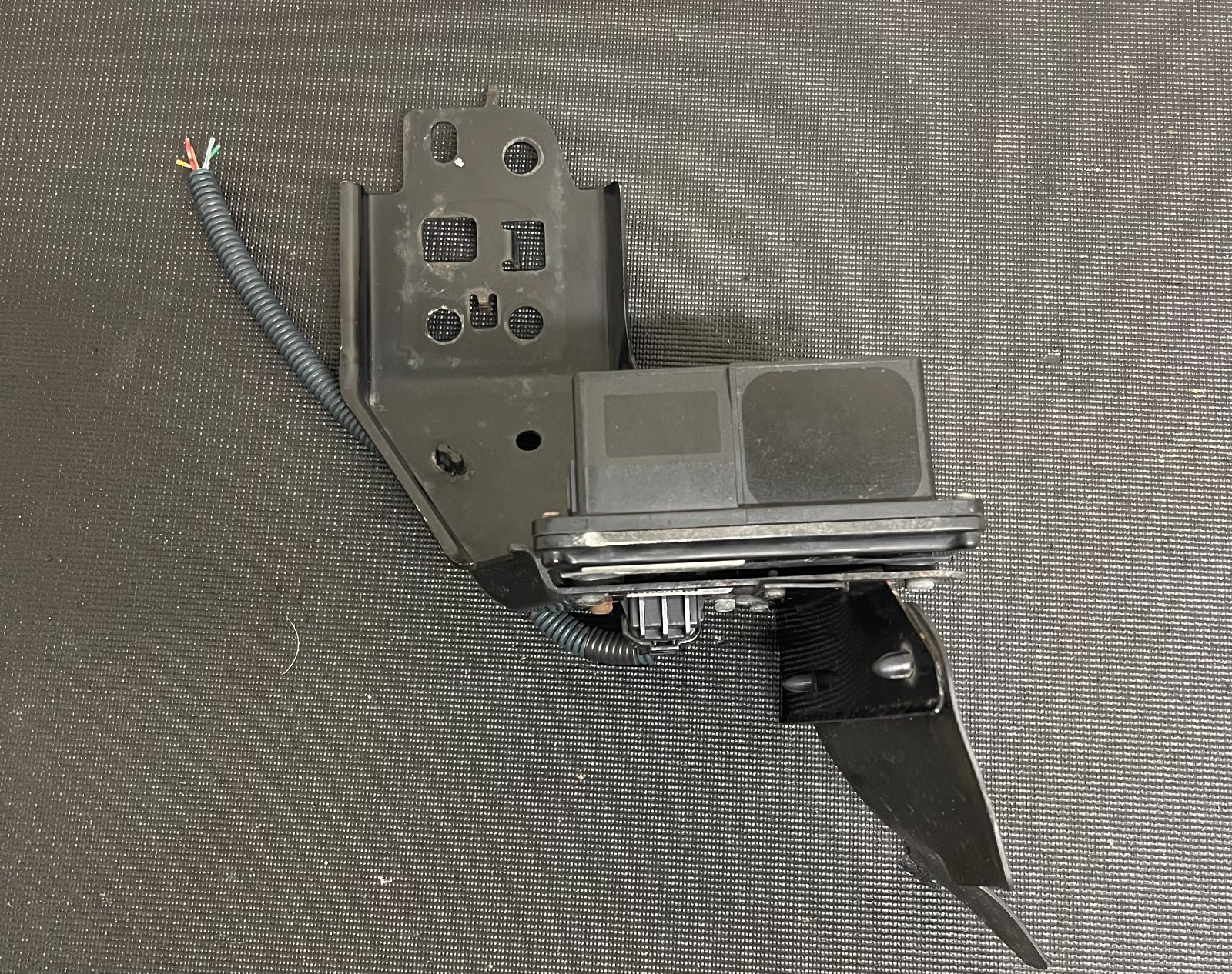 06 07 08 09 10 TOYOTA SIENNA LASER RADAR CRUISE CONTROL SENSOR 88210-45020 OEM