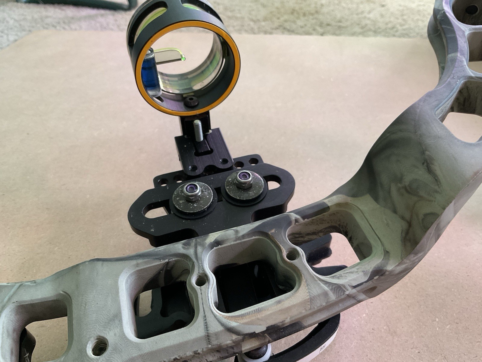 DIAMOND ARCHERY STUD RH BOW