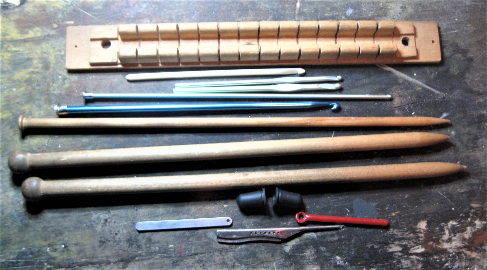 KNITTING/CROCHETING ACCESSORIES-