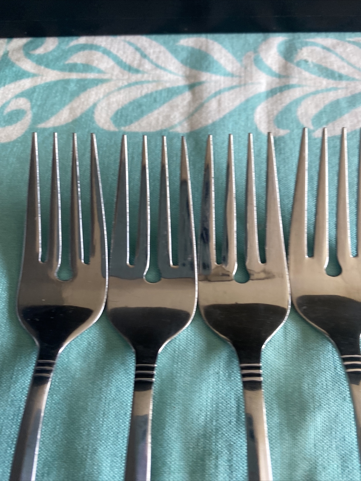 4 Pcs Rogers Co Country Shell Salad Forks Stainless Flatware