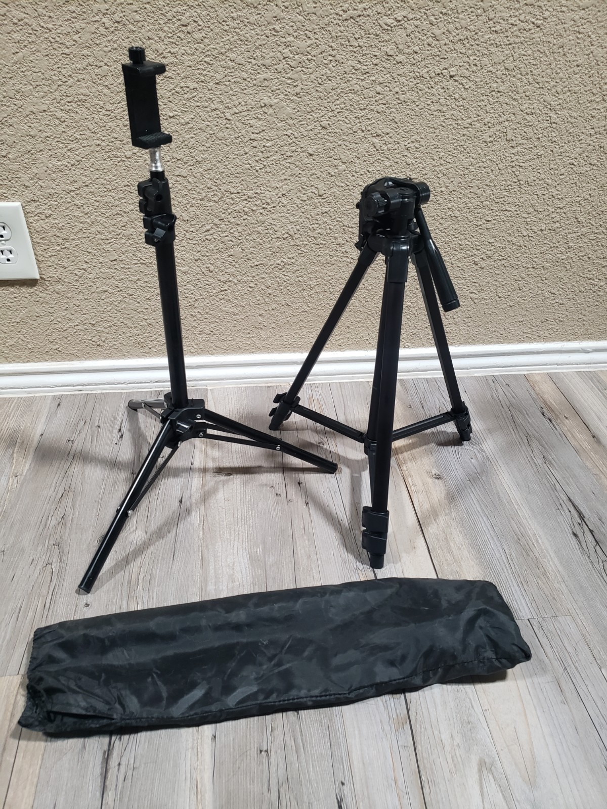 Set Of 2 Flexible Mini-Tripod For Smartphone Devices/Compact Cameras/GoPros. Onn