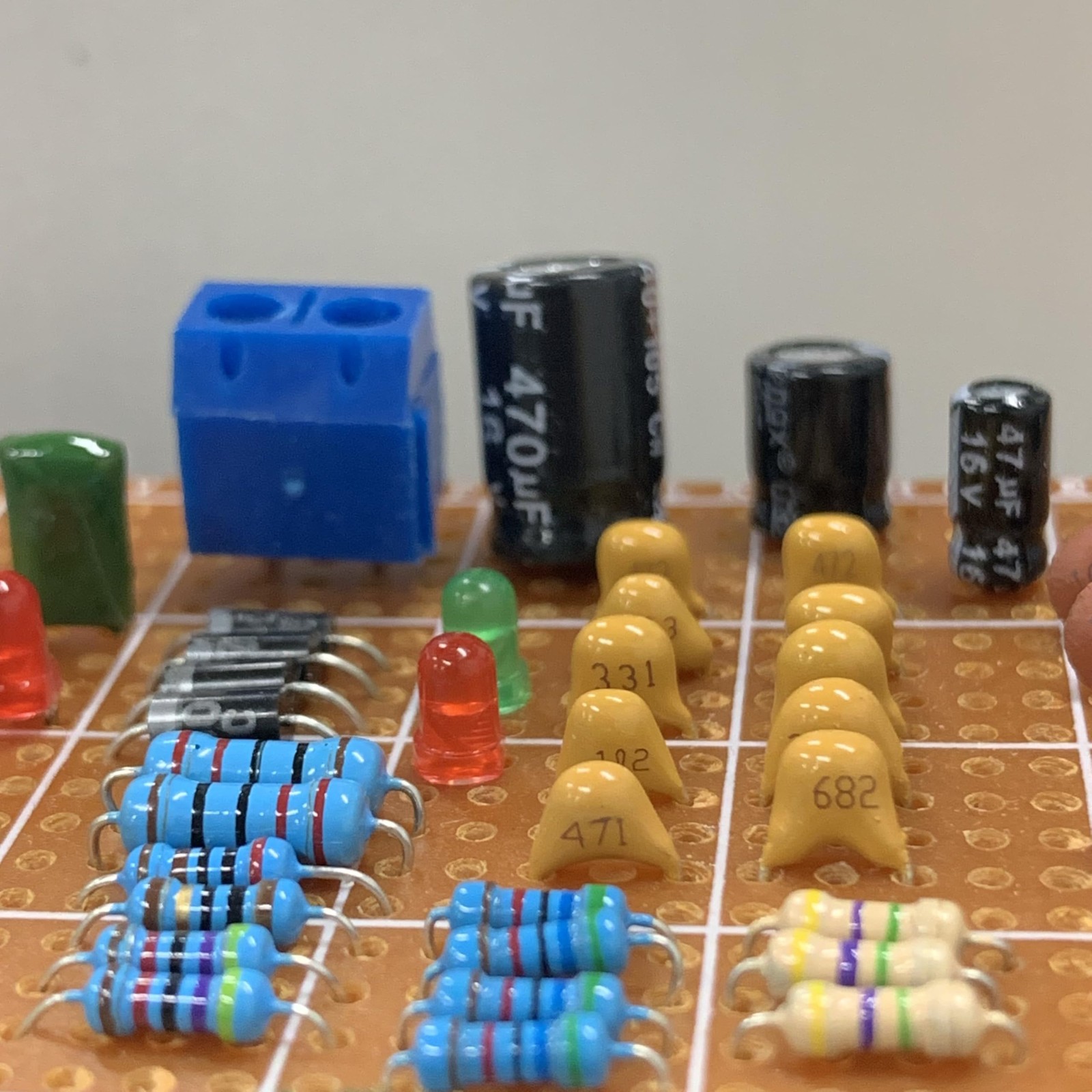 32 Values 800 Pieces Ceramic Capacitor Assortment Kit Capacitors from 10pf to...