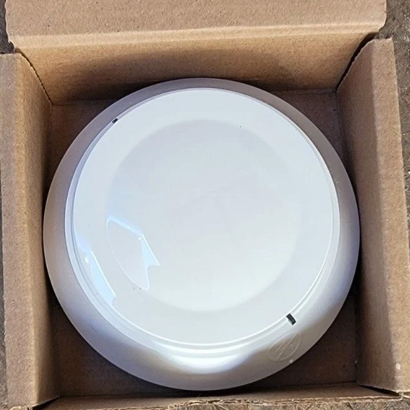 JOHNSON CONTROLS J2351 DETECTOR WITH BASE SMOKE DETECTOR