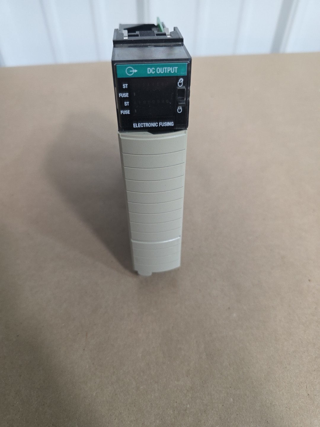 Allen-Bradley 1756-OB16E ControlLogix 16 Point Digital Output Module