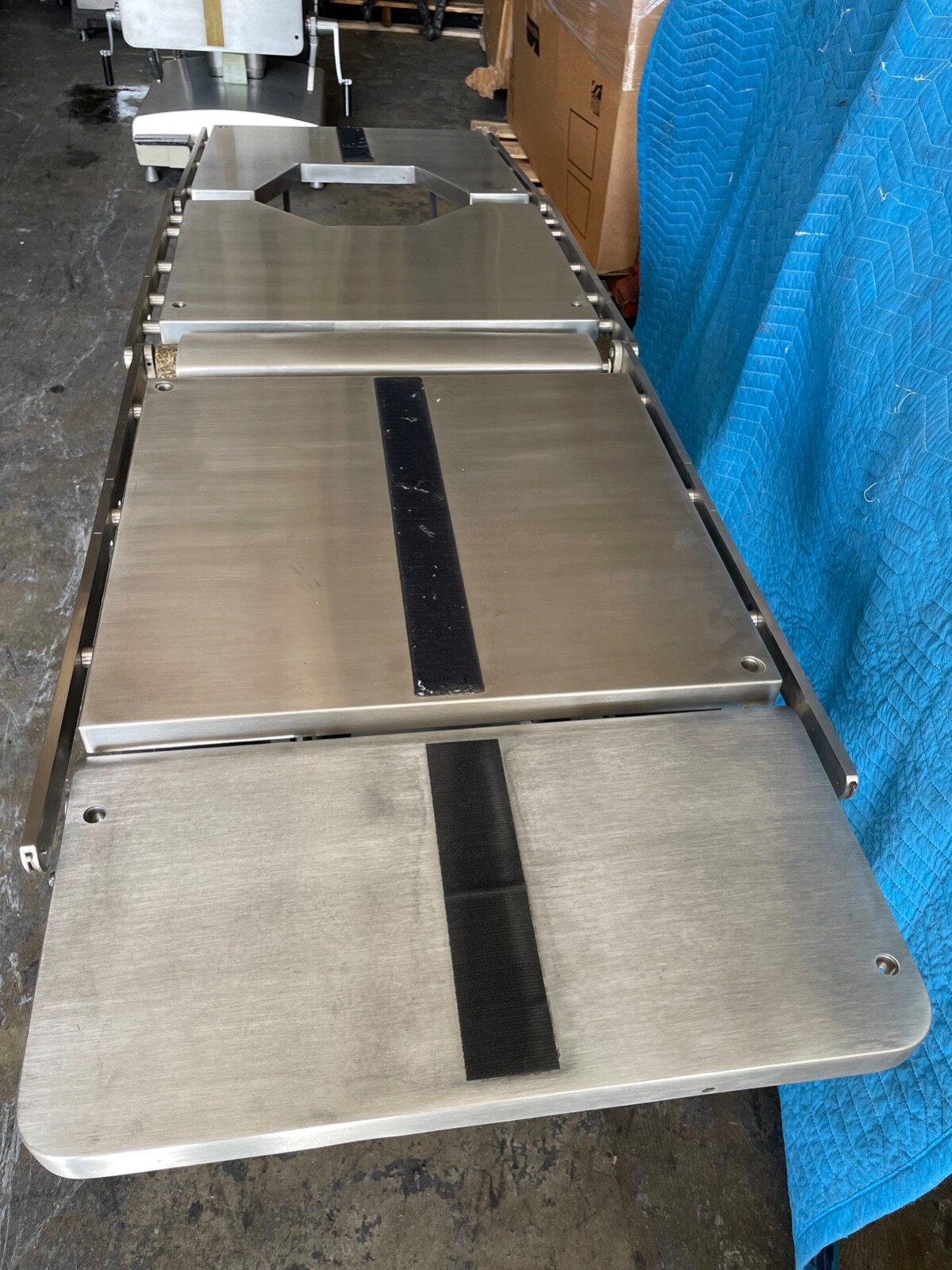 AMSCO 2080 manual surgical table and pads set