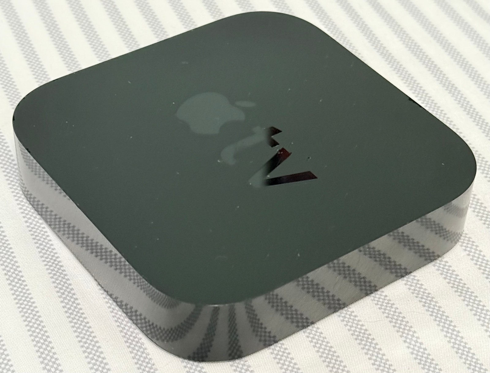 Apple TV 3rd Generation A1469 Rev A 1080p HD Digital Media Streamer AirPlay