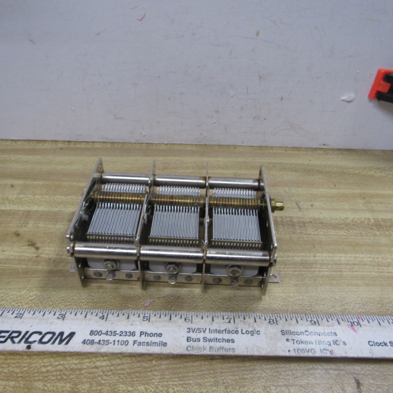 VARIABLE CAPACITOR 3 section 625 pF 14 to 626 pF 1/4 in shaft FREE TURNING