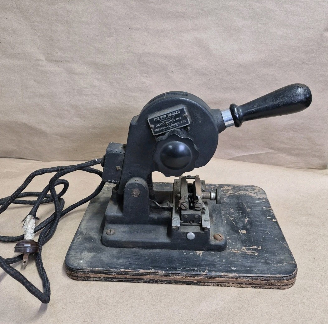 THE PEN MARKER David Kahn Inc. Roberts Cushman & Co.