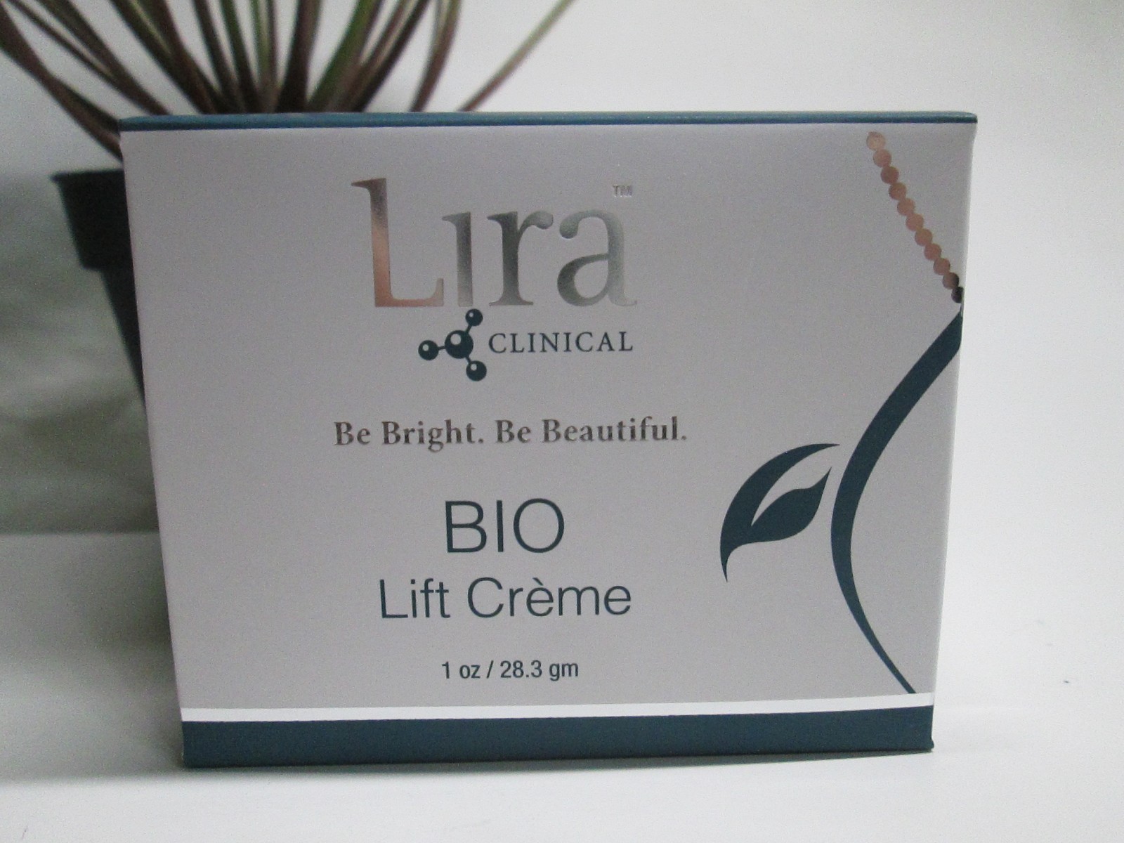 lira bio lift creme fresh new  1fl.oz/28.3gm NEW