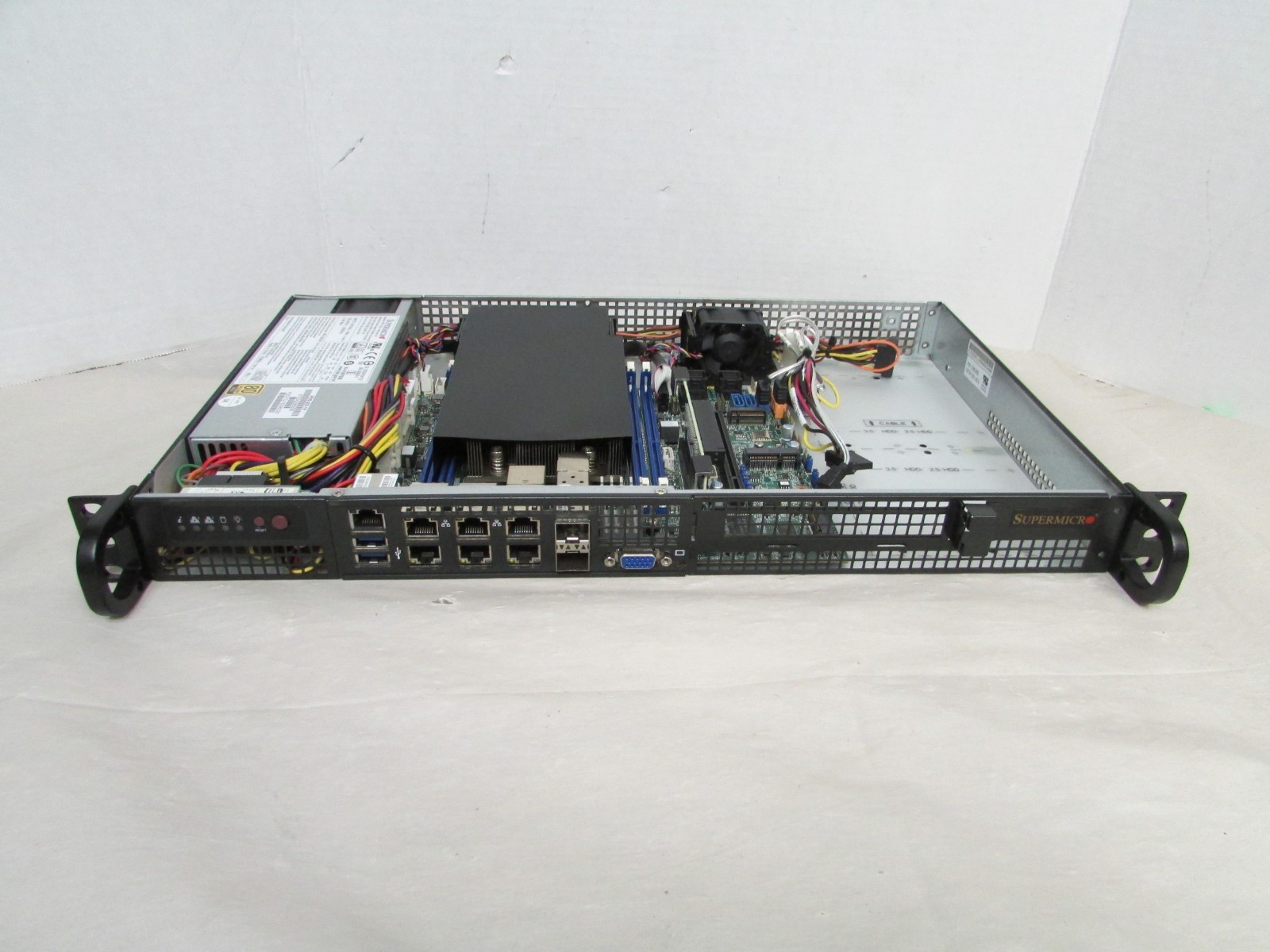 SUPERMICRO SERVER SYS-5019D-4C-FN8TP NO RAM NO HDD READ DISC.